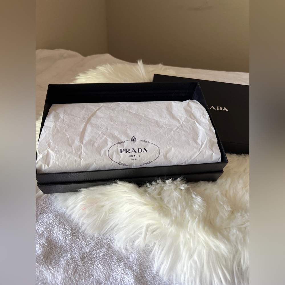 Authentic Prada Saffiano Petalo Leather Clutch/Crossbody Bag in Pink - Picture 11 of 11